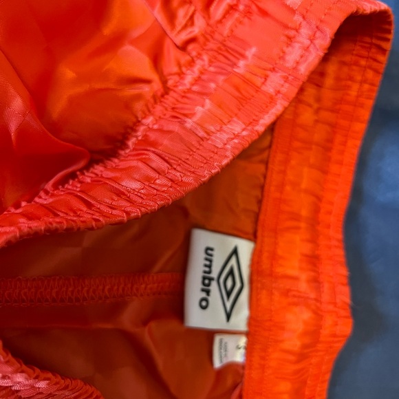 Umbro Checkered Shorts new with tags size - Picture 3 of 3